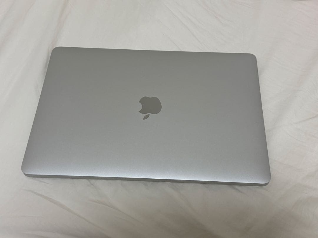 MacBook Pro（Thunderbolt 3ポート × 2）シルバー