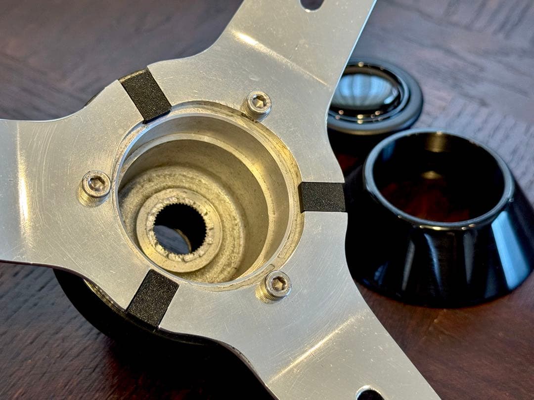 イギリス製当時物ステアリング中古品 momoボス48スプラインローバーミニbmc