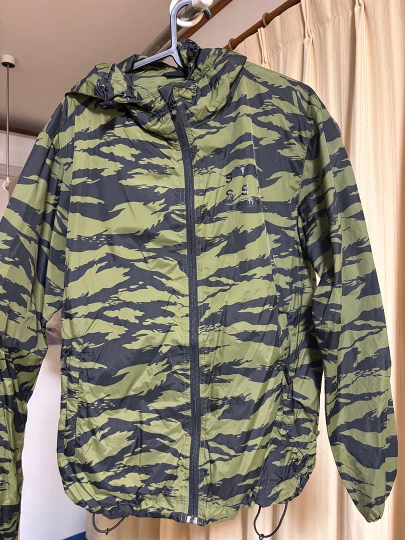 STUSSY 迷彩柄 フード付きナイロンジャケット