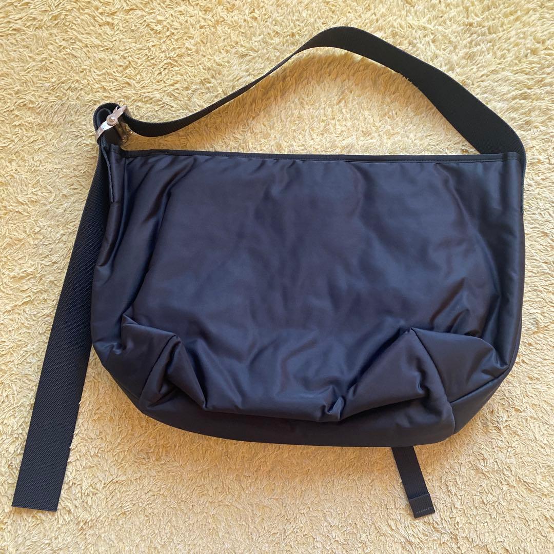 PORTER KAWSメッセンジャーBAG