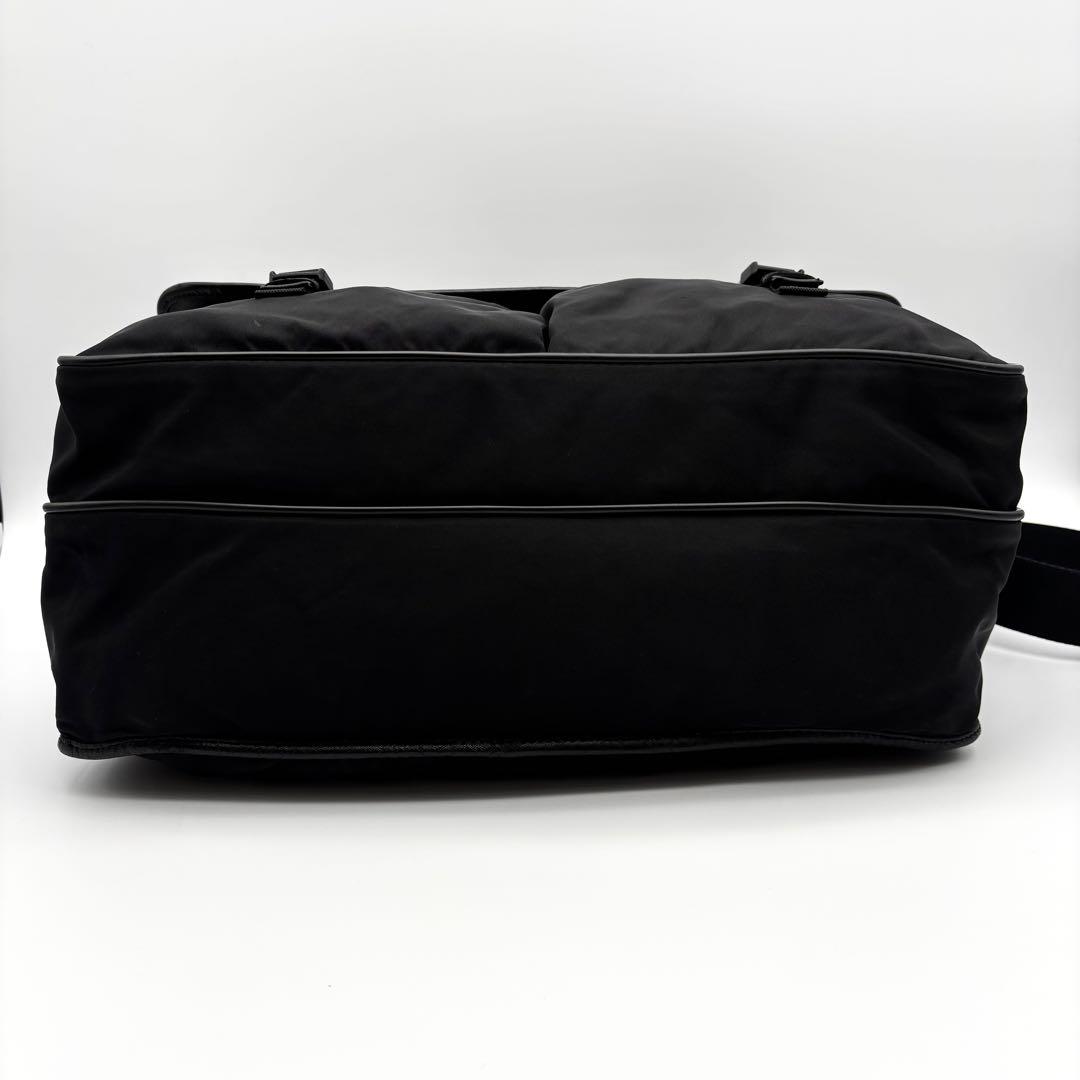 【A4収納可】プラダ　メッセンジャーバッグ サフィアーノレザー　大容量　ナイロン