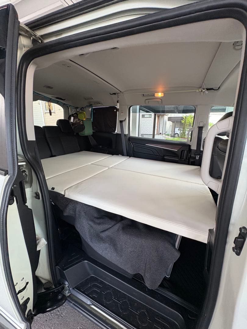 デリカD5専用ベッドキットの天板グレーホワイト