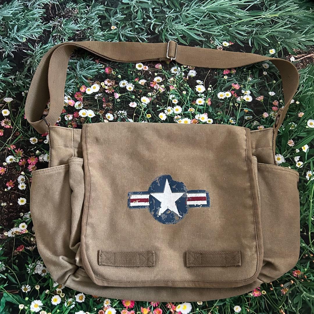 カーキ ミリタリー風 メッセンジャーバッグ 星マーク付き y2k