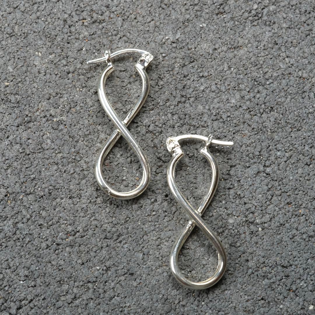 メキシコ タスコ製 TAXCO シルバー925 八の字デザインピアス/軽研磨仕上