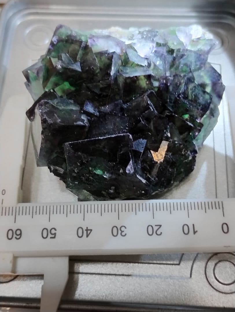 南アフリカ産のフローライト 重さ２００,４ｇ 紫とグリーンのゾーニングが美しい