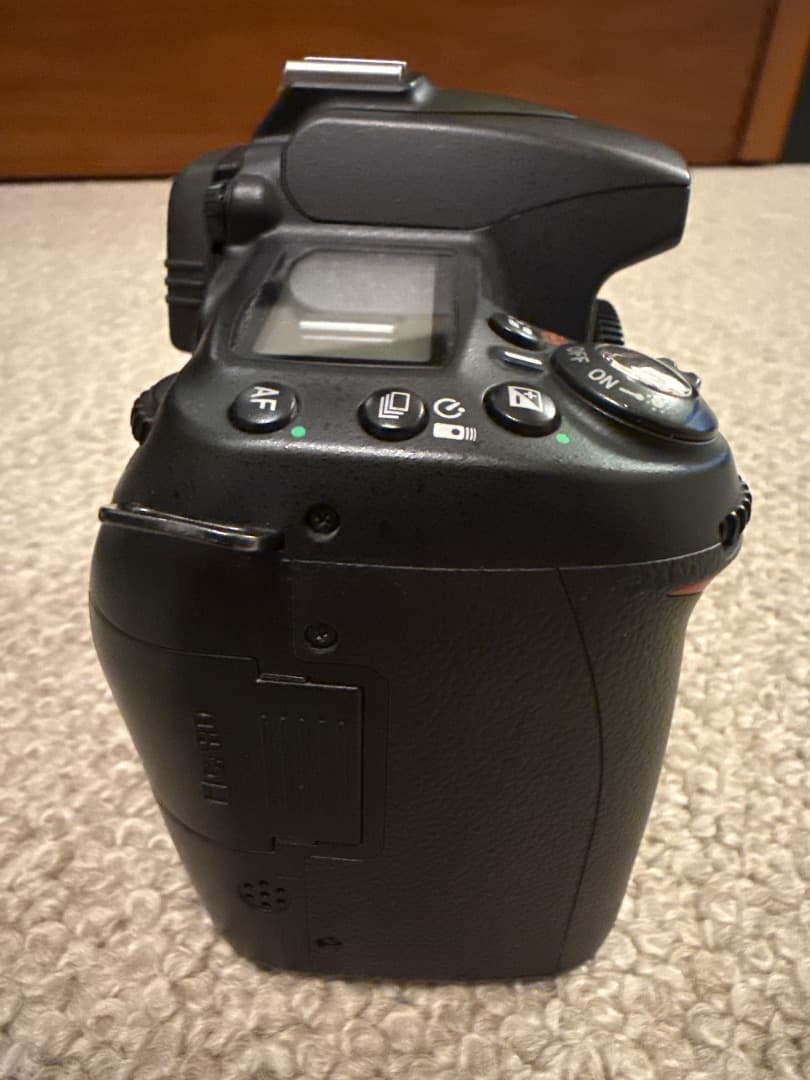 ニコン D90 ジャンク（シャッター固着）修理用パーツ付／バッテリー・充電器付き