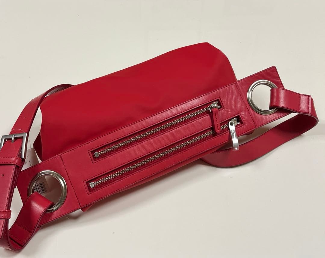 美品　kawa−kawa カワカワ　ボディーバッグ　ショルダーバッグ　限定色