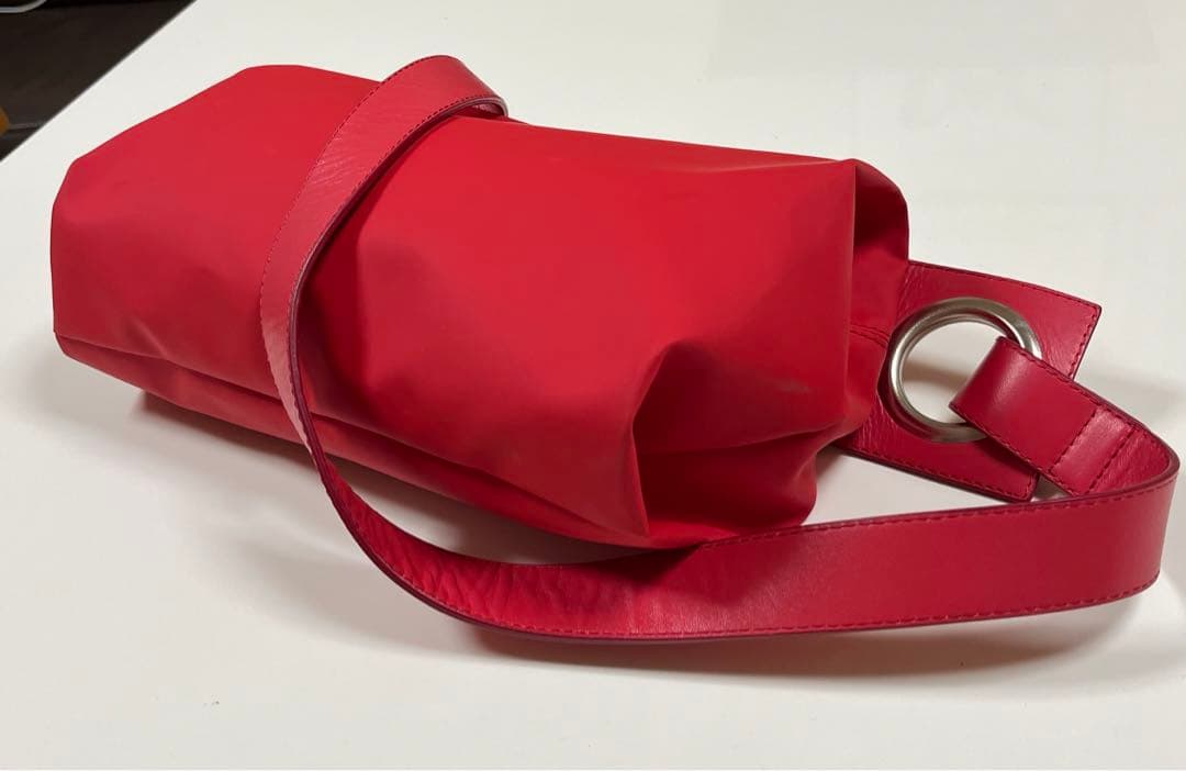 美品　kawa−kawa カワカワ　ボディーバッグ　ショルダーバッグ　限定色