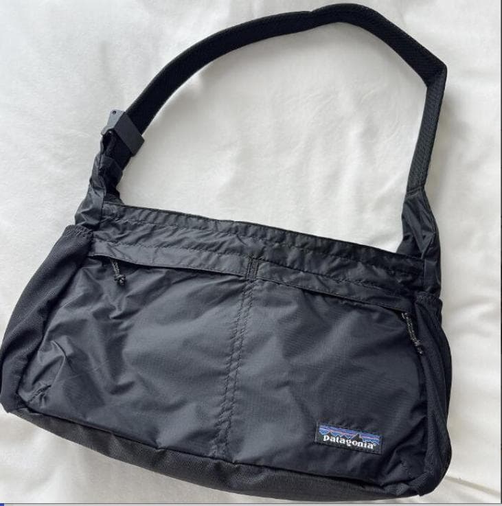 新品未使用Patagonia ライトウェイトラベル クーリエ ショルダーバッグ