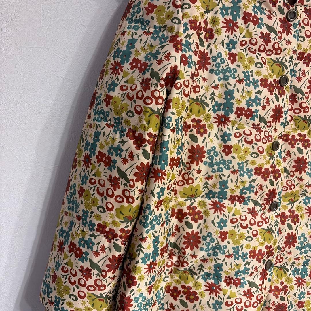 ホコモモラのリバーシブルフード付きダウンジャケット