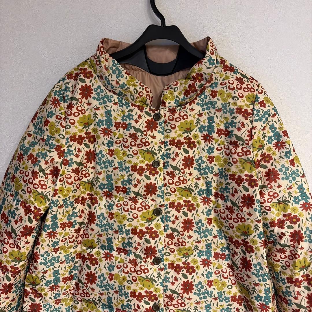 ホコモモラのリバーシブルフード付きダウンジャケット