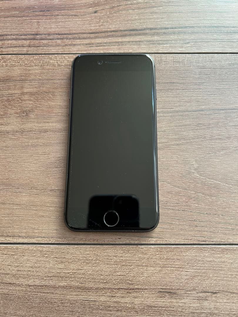 ししママ　iPhone 8 スペースグレイ 64 GB docomo