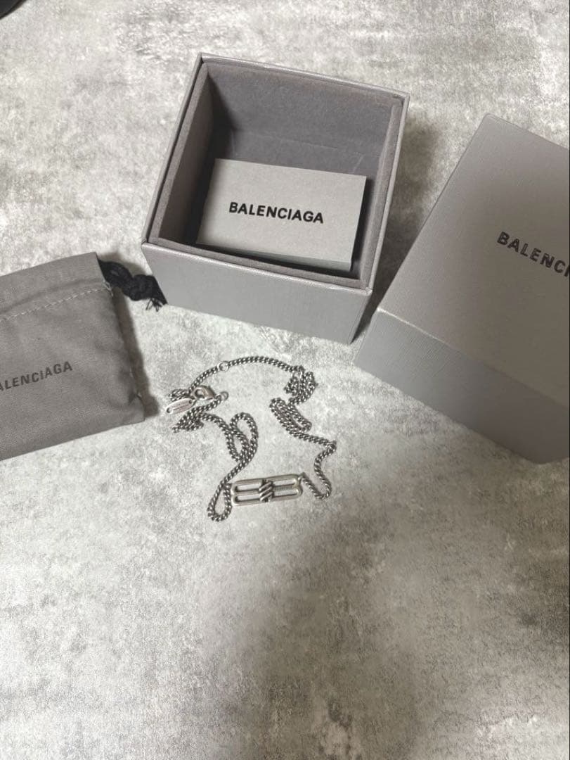 BALENCIAGA ネックレス BBロゴ