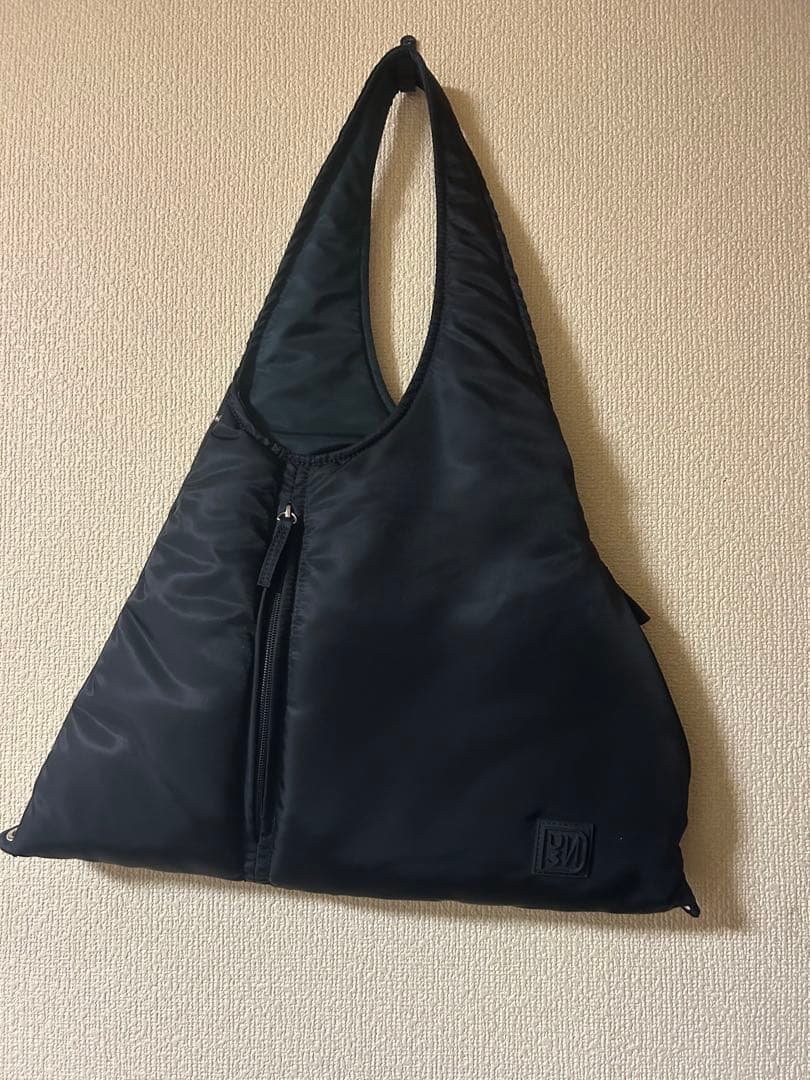 UN3D. 2WAYパデッドトライアングルバッグ