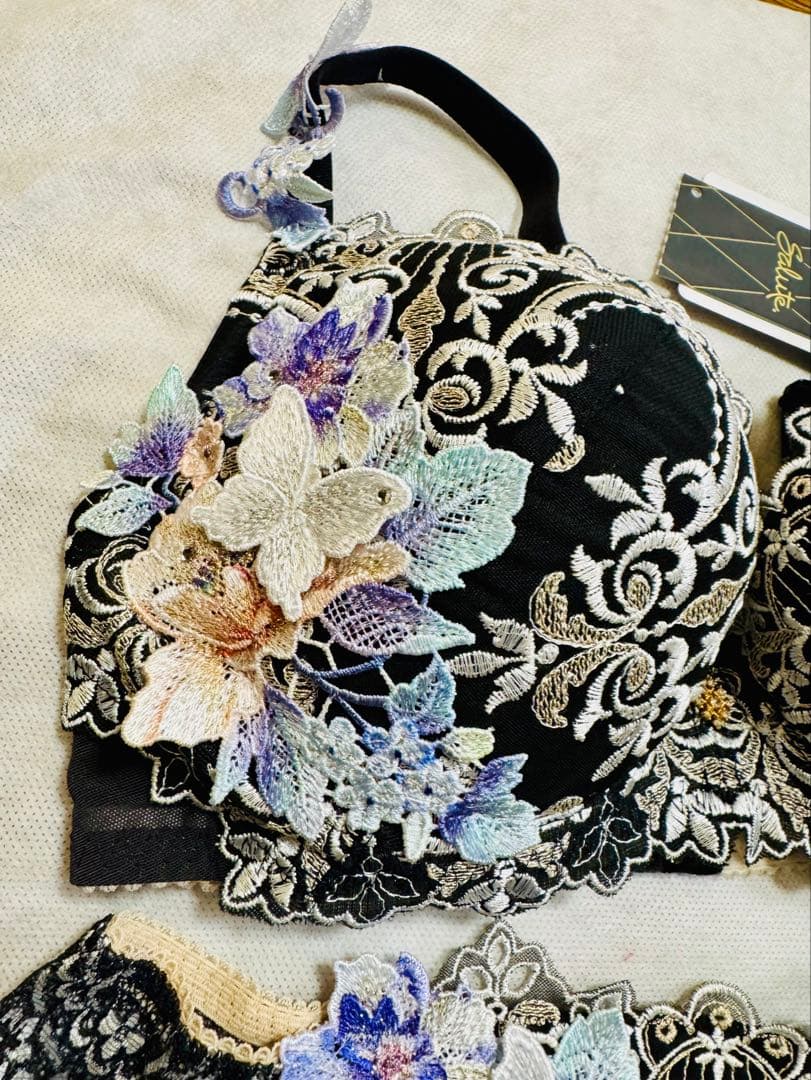 サルート店舗限定商品 おやゆび姫 ブラジャーE70＆ソングM