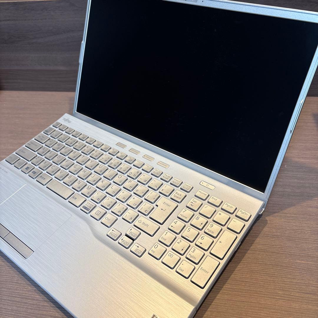 富士通 LIFEBOOK AHシリーズ シルバー
