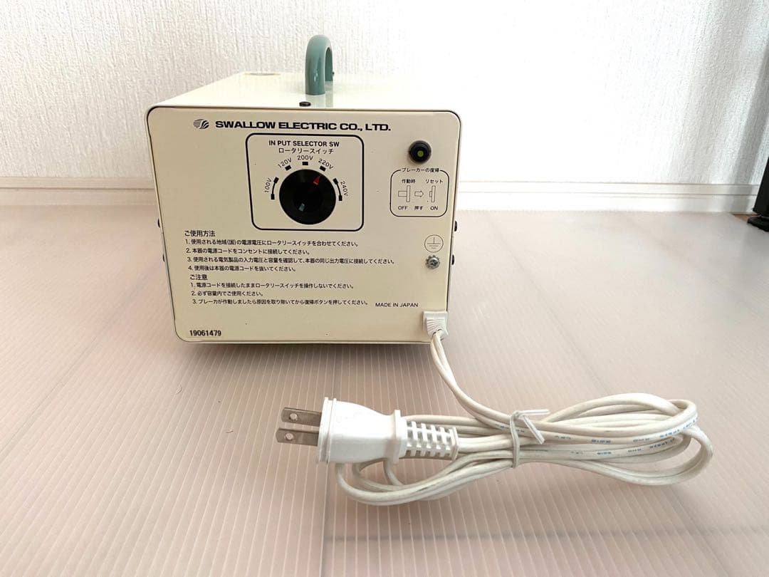 変圧器　スワロー電気　SU-1500G