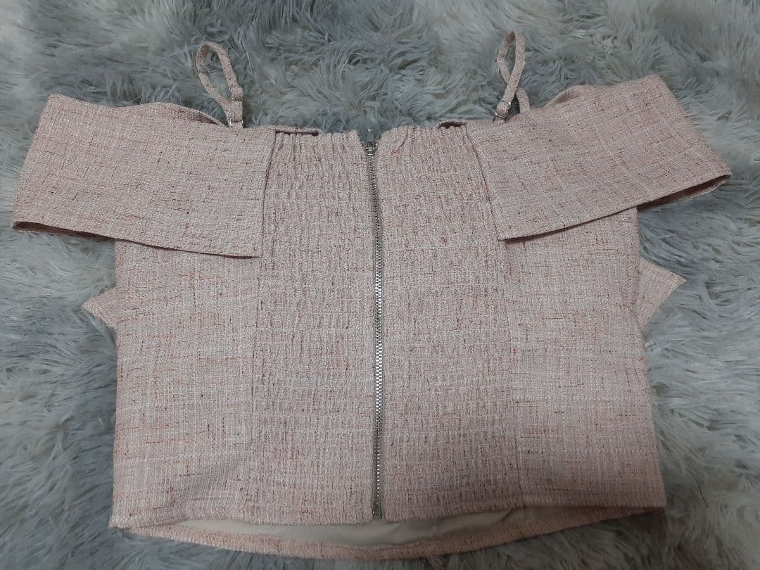 LIP SERVICEツイードリボンオフショルトップス　大谷映美里着用