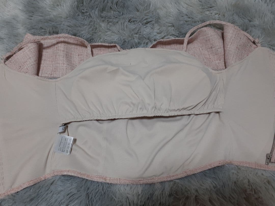 LIP SERVICEツイードリボンオフショルトップス　大谷映美里着用