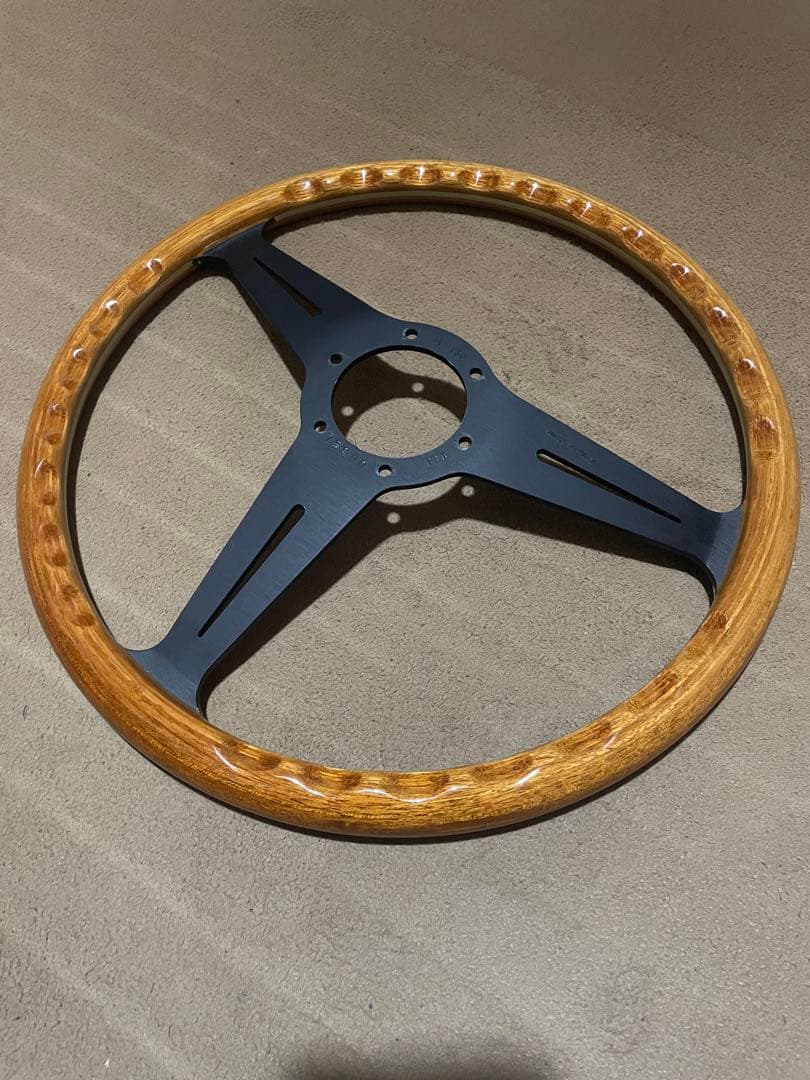 三*谷様 ★極美品★ナルディCLASSIC ウッド/ブラックスポーク（36φ）N