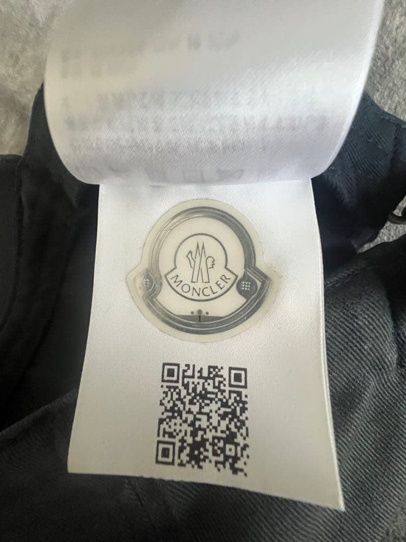 MONCLER ダークグレー キャップ