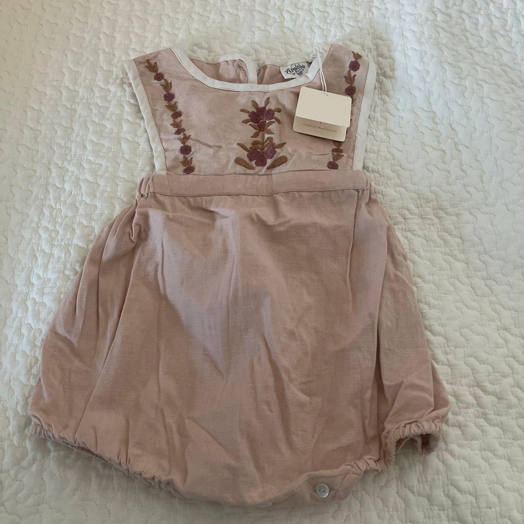 【新品・未使用品】 Apolina 刺繍入りコットンロンパース 18-24ヶ月