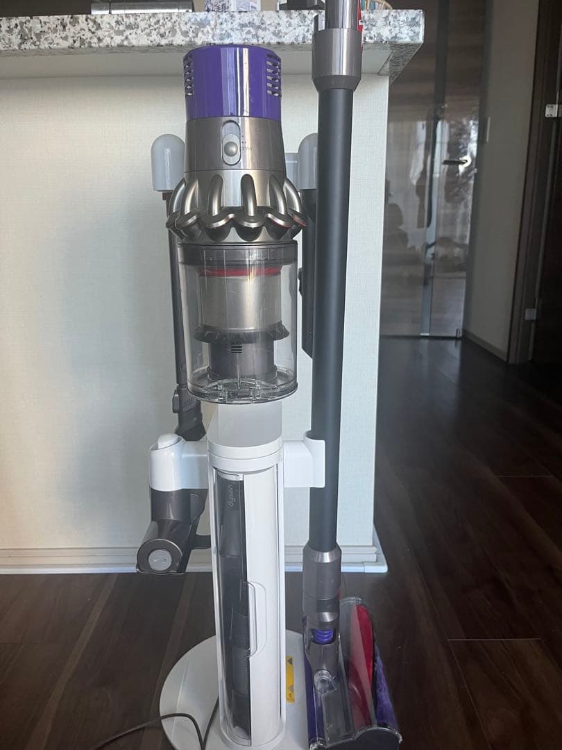 Dyson V11 掃除機　スタンド、パーツ付き