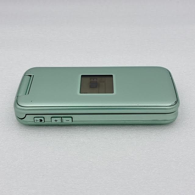 【良品】docomo らくらくホン 8GB ミントグリーン フィーチャーフォン