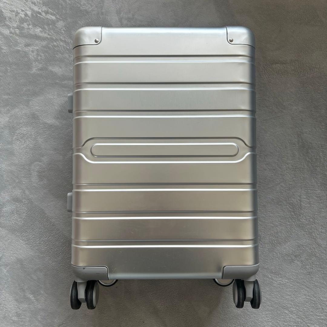 専用です　　　　　　　　軽量静音　TSAロック　機内持ち込み　シルバー