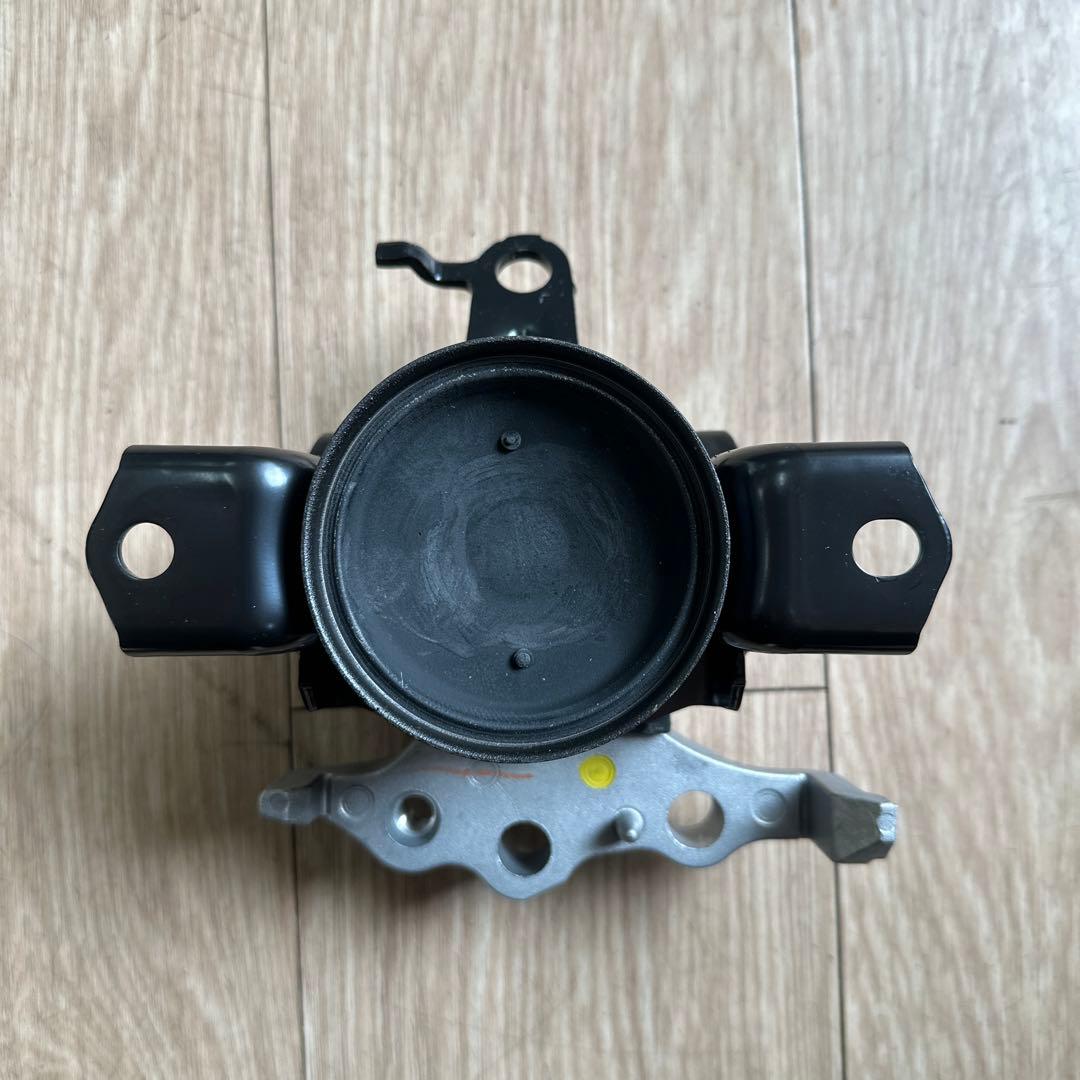 ダイハツ　エンジンマウント