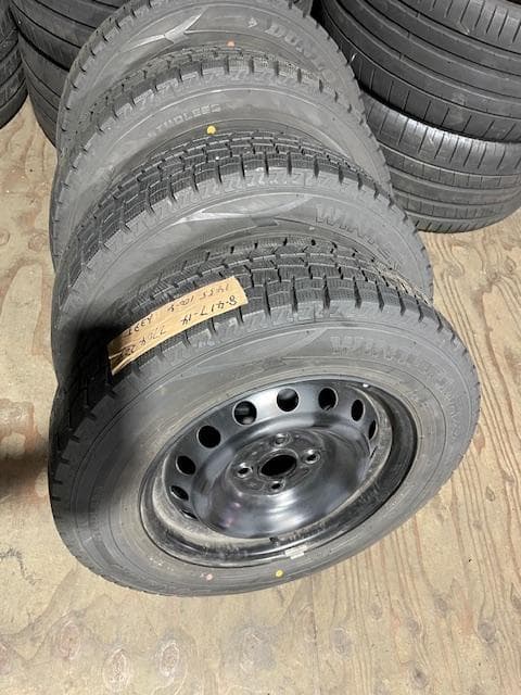 投げ売りトヨタ純正アクア　ヴィッツ　ヤリス175/70R14 バリ山スタッドレス