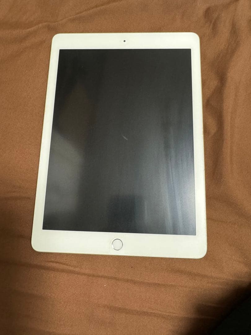 Apple iPad 第6世代　シルバー 本体