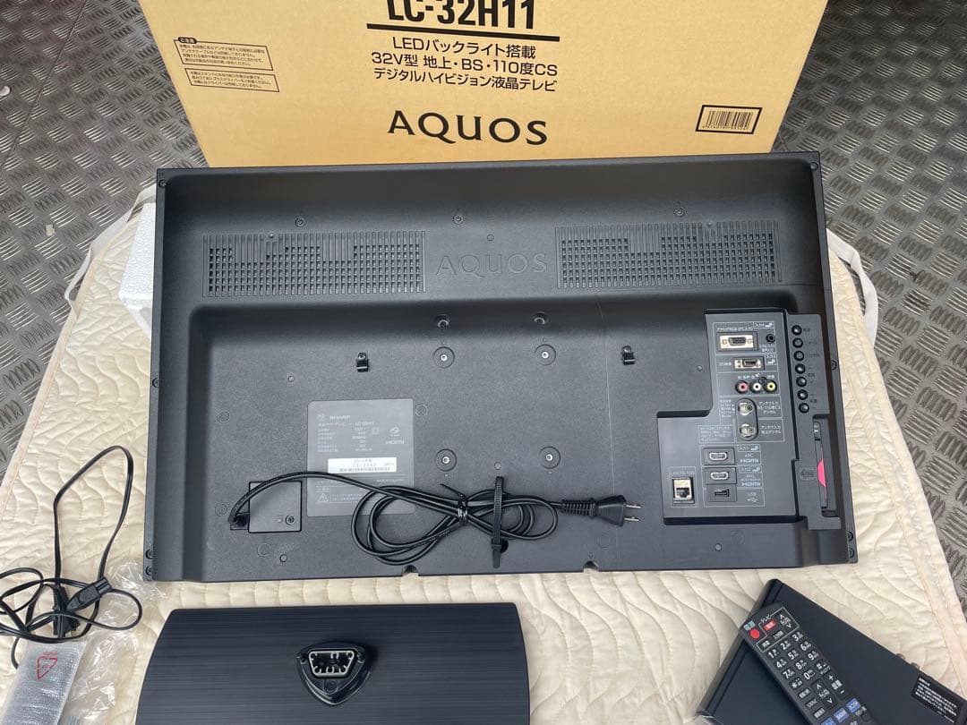 SHARP AQUOS 32型 液晶テレビ（LC-32H11）