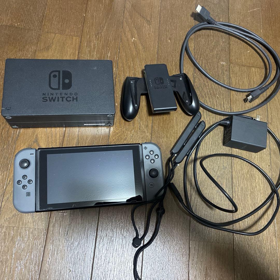 Nintendo Switch 本体 グレー Joy-Con付き　黒のケース付き