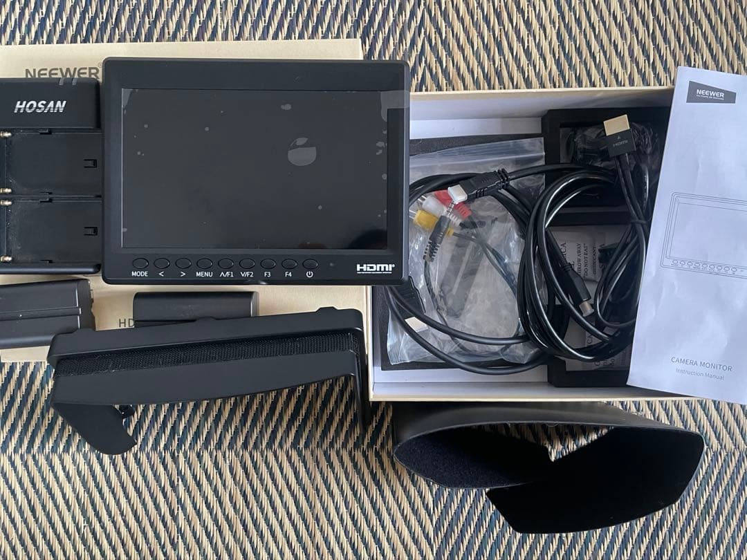 Neewer F100 7インチ カメラモニター 充電器付き