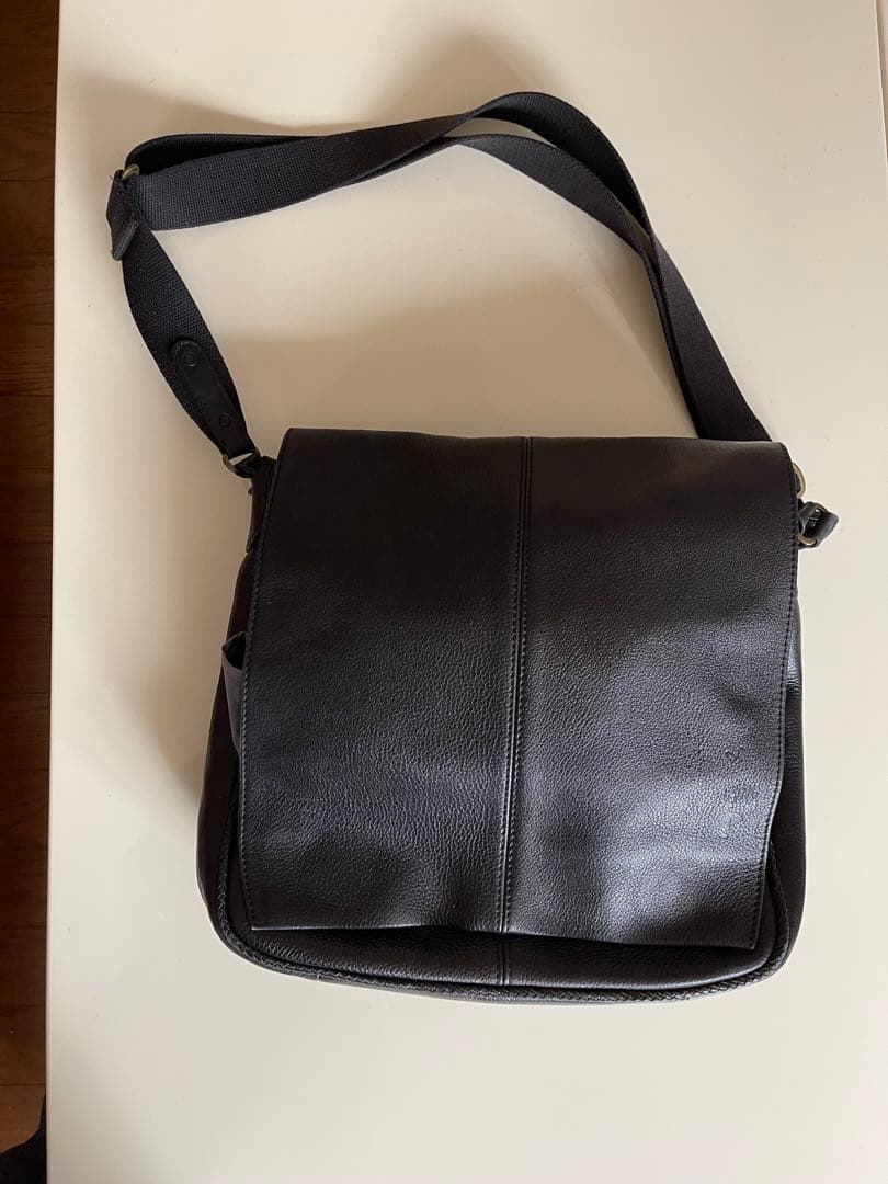 美品　agnès b(アニエス・ベー)ショルダー本革バッグ