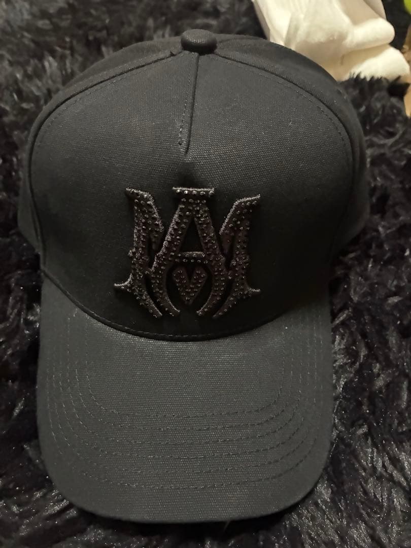 AMIRI ブラック 刺繍ロゴキャップ