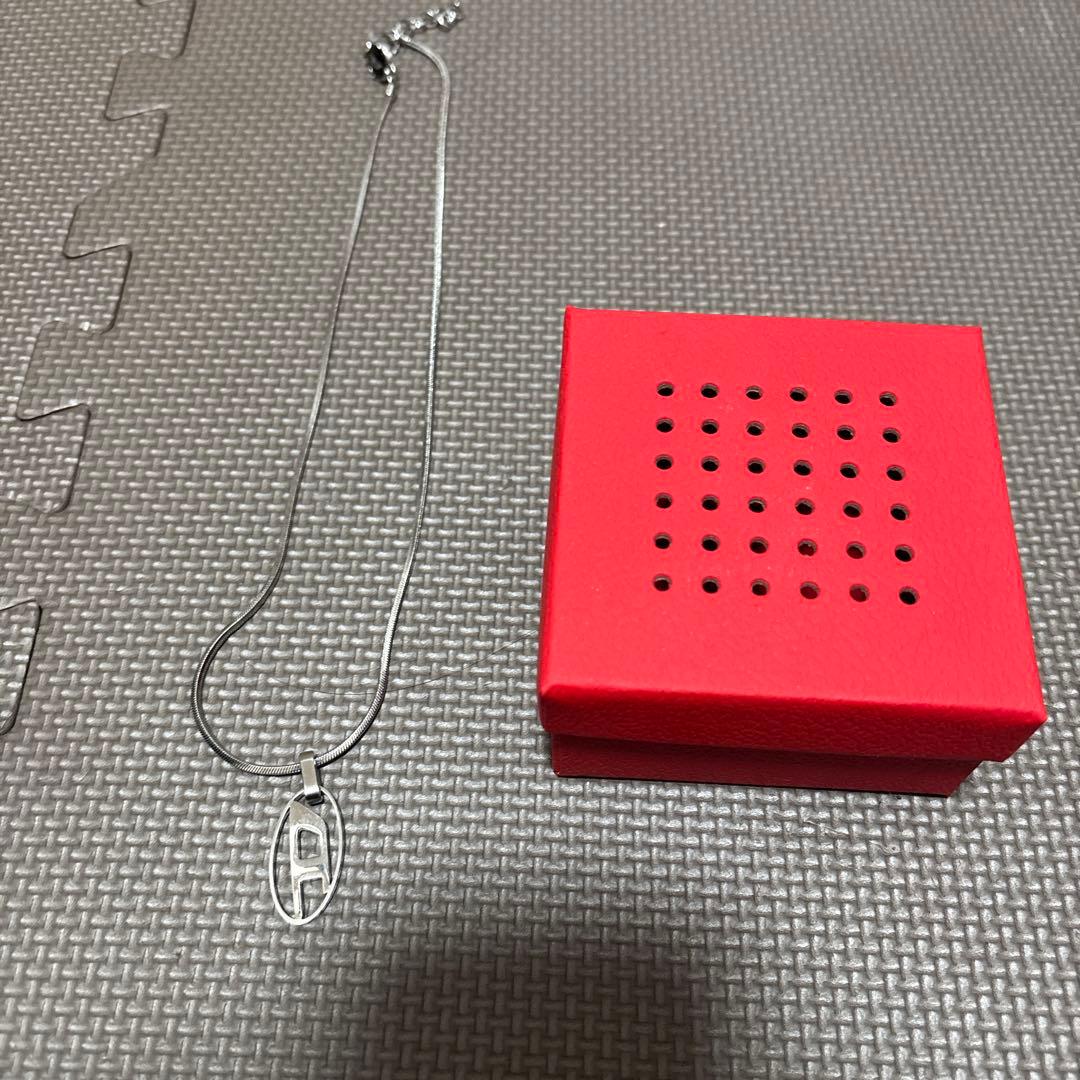 DIESELシルバー オーバル型ペンダント ネックレス