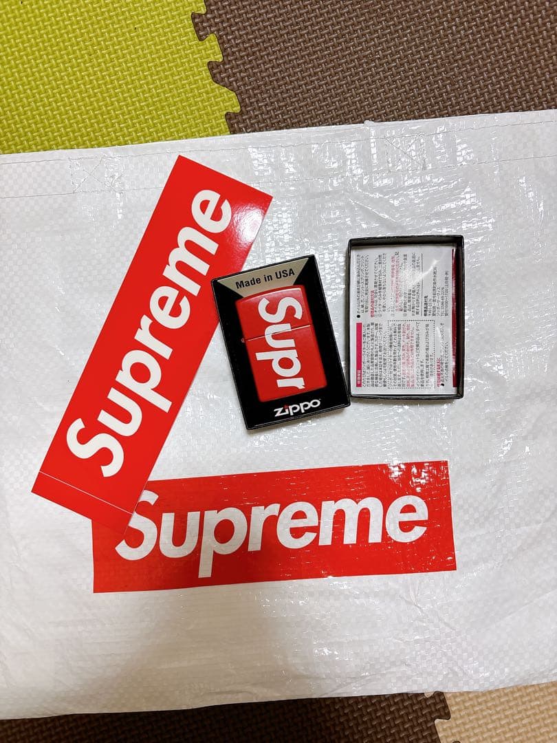 Supreme Zippoライターとステッカーセット