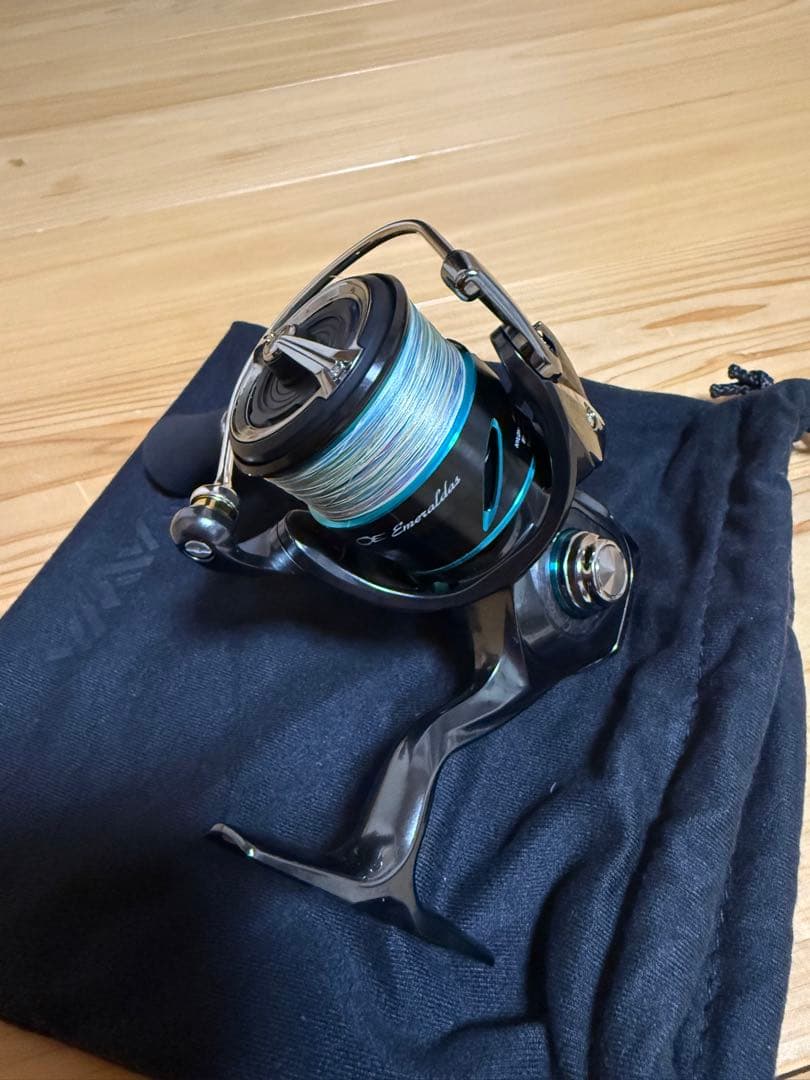 21エメラルダスAIR LT2500-XH スピニングリール