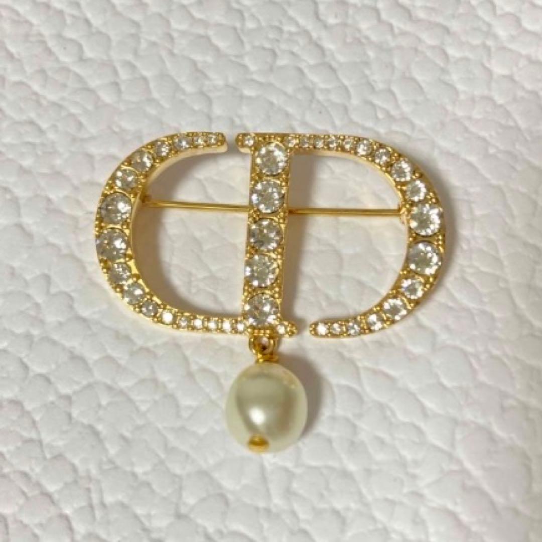 dior パールブローチ