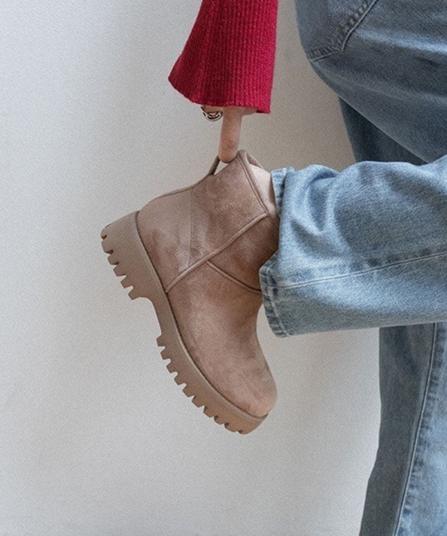 ベージュ スエード ショートブーツ　ムートン