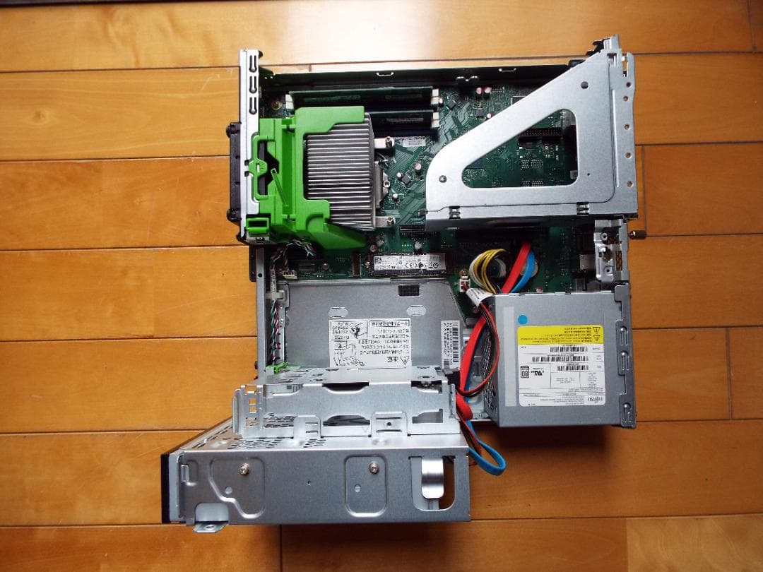 Windowsデスクトップ ESPRIMO D588/BW i3-9100 SSD256G+HDD500G