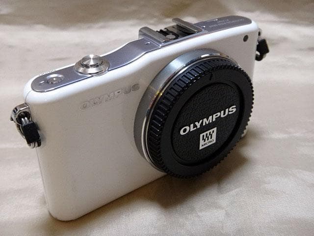 オリンパス OLYMPUS PEN mini E-PM1 ボディのみ ホワイト