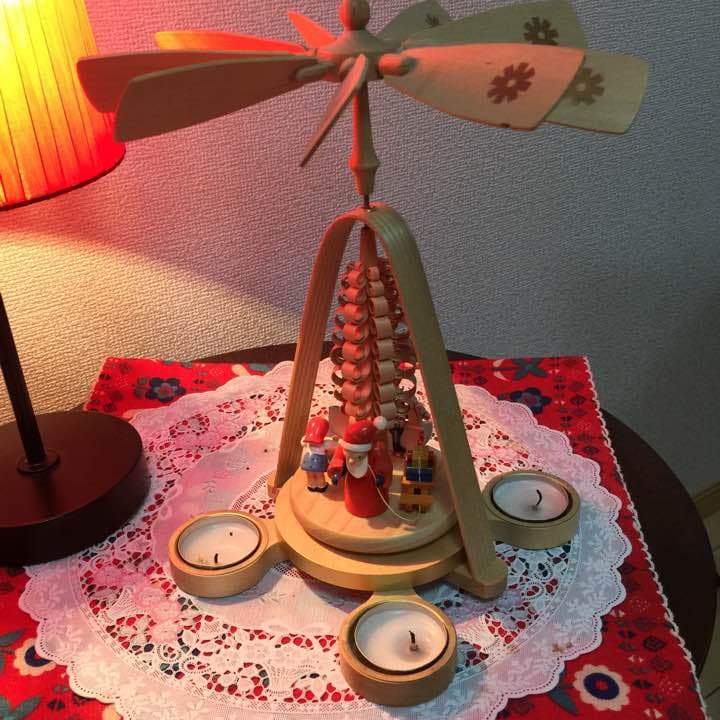 ドイツ伝統な回転式クリスマスキャンドルスタンド サンタクロース