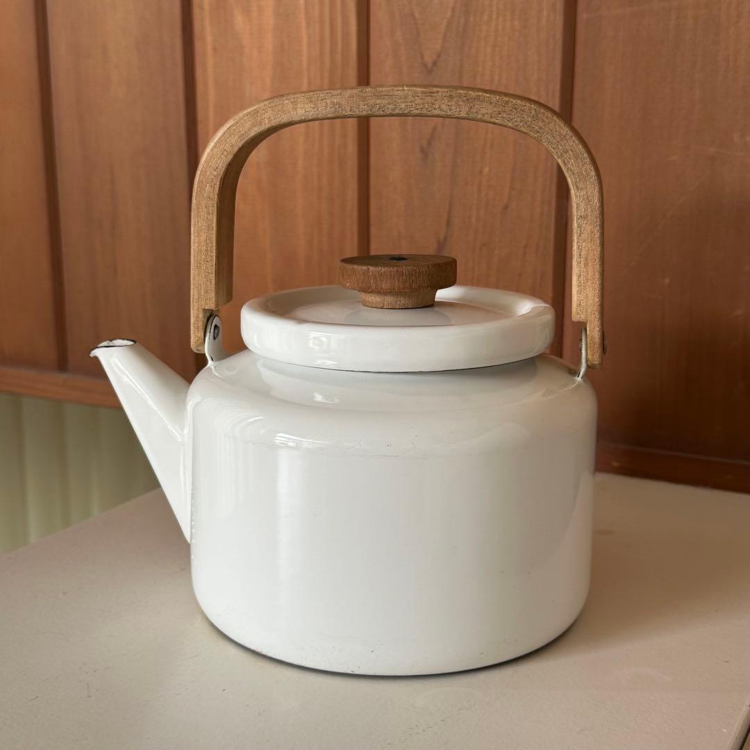 美品　finel フィネル　アラビア　ホワイト 木製ハンドル やかん　ケトル