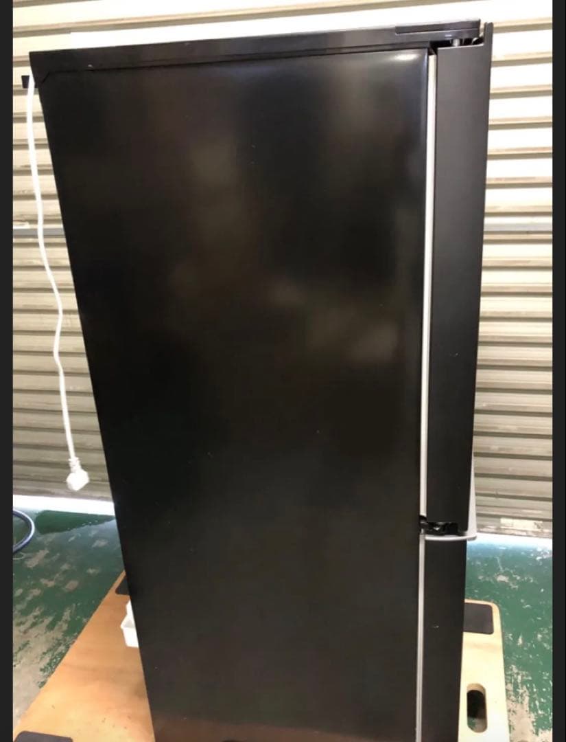 10h38 SHARP 単身用冷蔵庫 2ドア 黒 137L SJ-GD14C