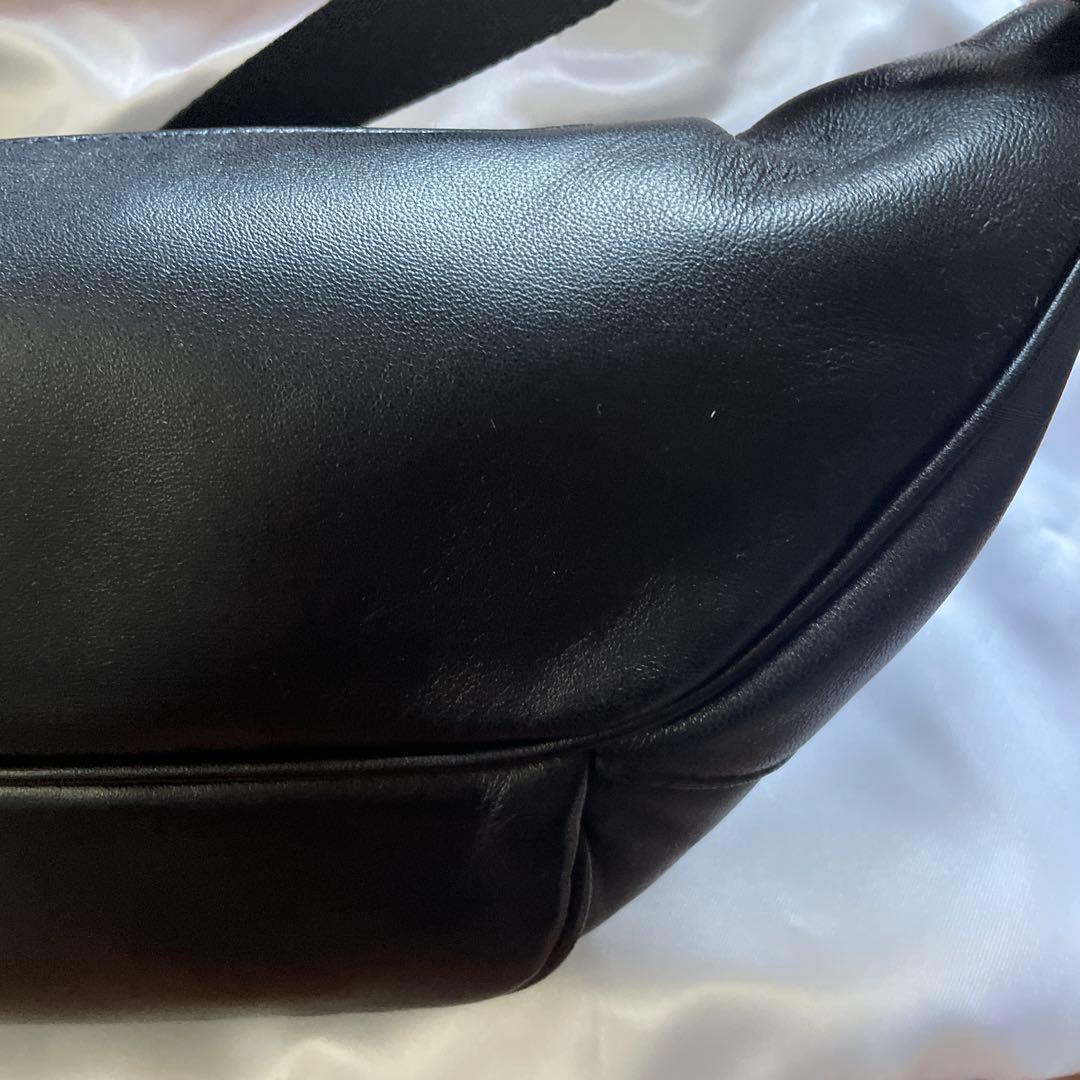 Roger Vivier ブラック ボディバッグ