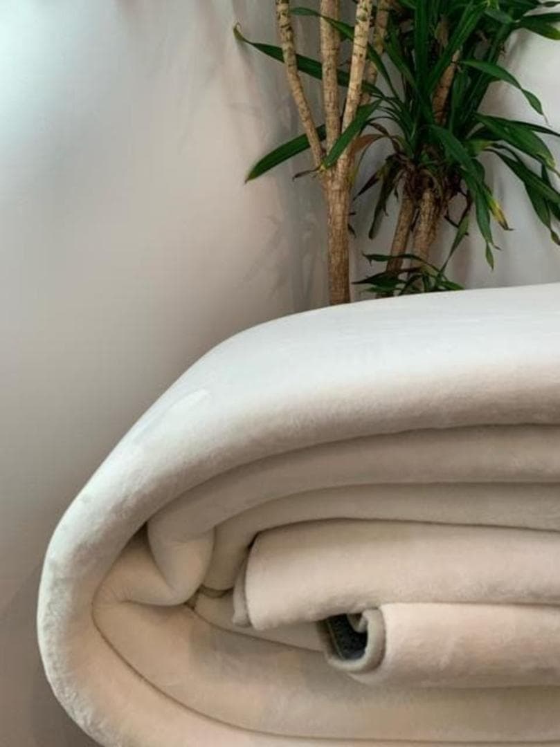 新品☆185×280cm♪白系♪ウレタン入り分厚いボアラグ〇B331