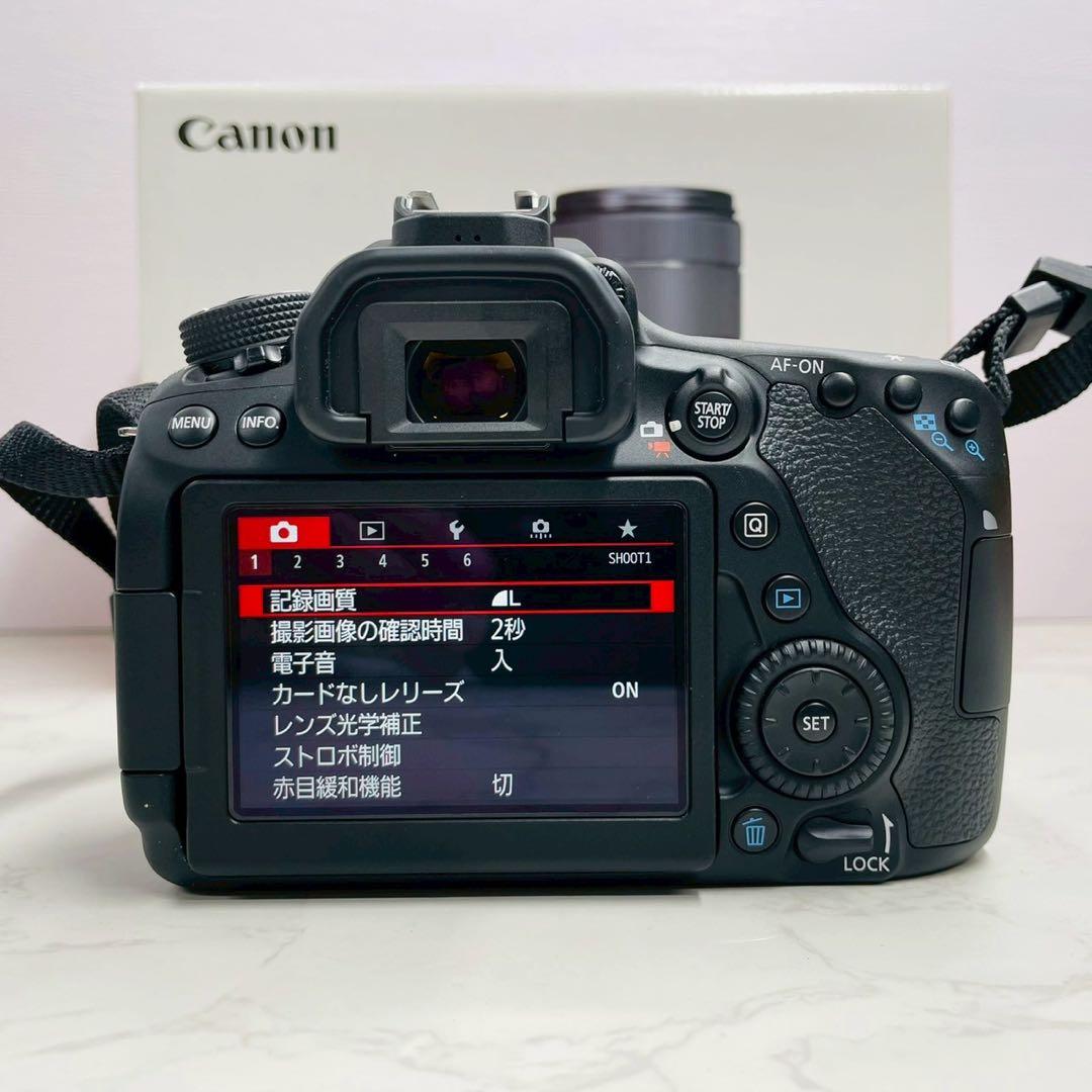 専用 Canon EOS 80D EF-S 18-135 IS レンズキット